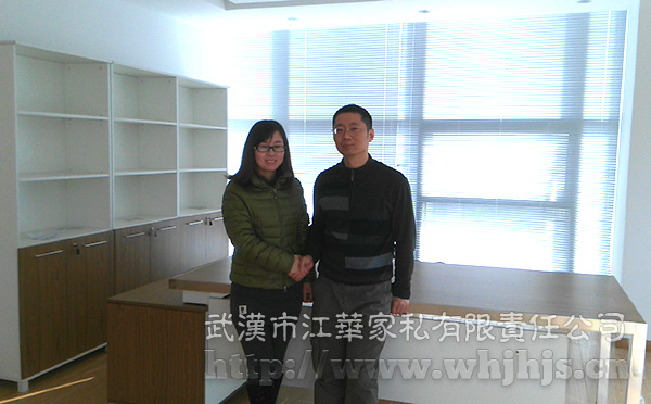 江华家私与都尔霍姆合影